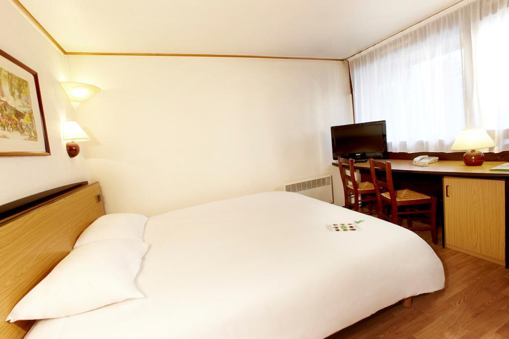 Hotel Campanile Calais Habitación foto